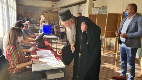 GLASAO JOANIKIJE: Episkop pozvao sve da izađu na glasanje (FOTO/VIDEO)