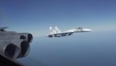 СУХОЈ ПРЕСРЕО СТРАТЕШКЕ БОМБАРДЕРЕ: Су-27 “отпратио” два Б-1Б лансера од руске границе