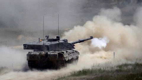 ШОК У ВЕЛИКОЈ БРИТАНИЈИ: Само 40 „краљевских“ тенкова спремних за борбу против Русије (ВИДЕО)
