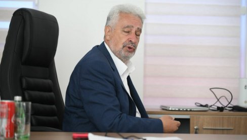 EVO ŠTA SE DESILO DOK JE KRIVOKAPIĆ PRIČAO ZA NOVOSTI: Razgovor je prekinula JEDNA PESMA, telefon nije prestajao da zvoni