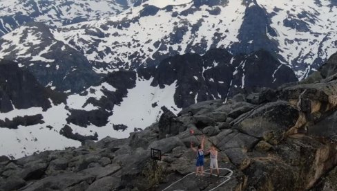 KOŠARKA NA LITICI: Pogledajte gde su Norvežani organizovali basket (VIDEO)