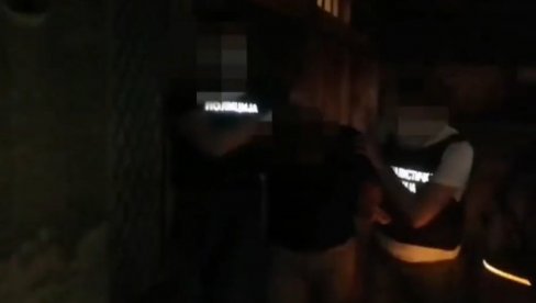 SNIMAK HAPŠENJA OSUMNJIČENIH ZA UBISTVO NA VOŽDOVCU: Ovako je izgledala akcija policije (VIDEO)