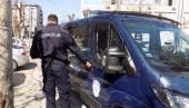UHAPŠEN OSUMNJIČENI ZA DILOVANJE MARIHUANE: Leskovačka policija u stanu pronašla drogu, vagicu i novac