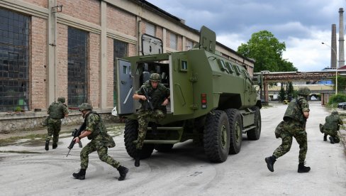 NOVI ČUVAR SRPSKE PEŠADIJE: Naša vojska dobija savremeno oklopno vozilo, plod domaće pameti koji je otporan na mine (FOTO)