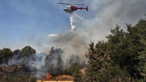 ŠUMSKI POŽARI BESNE KALIFORNIJOM: U borbi protiv vatrene stihije 14.000 vatrogasaca, bez struje 158.000 korisnika (FOTO)