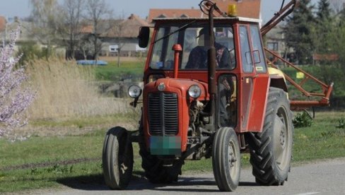 TEŠKA NESREĆA KOD KURŠUMLIJE: Traktorom vukao drva za ogrev, pa poginuo