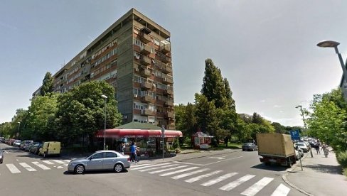 S HODALICOM TEŠKO STIŽU DO PRIZEMLJA: U zgradi u Palmira Toljatija broj 66 neispravan lift već mesec dana