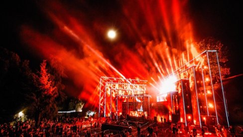 VAKCINA ULAZNICA NA FESTIVALE? Spasimo muziku - Još dva odsto imunizovanih do željenog cilja VAKCINA ULAZNICA NA FESTIVALE? Spasimo muziku - Još dva odsto imunizovanih do željenog cilja