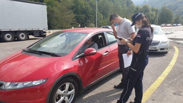 КОЛОНЕ НА ГРАНИЧНИМ ПРЕЛАЗИМА: Чека се и на наплатној станици Стара Пазова