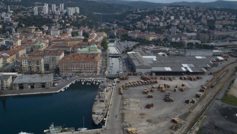 ВЛАСНИК РИЈЕЧКОГ КАФИЋА ОДГОВОРИО ПЛЕНКОВИЋУ: Ја плаћам њега не он мене, не види када мене нападају