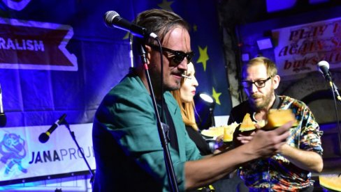 UZ TRUBAČE I VATROMET: Zatvoren festival Nišvil za zaborav - Žute lubenice za kraj UZ TRUBAČE I VATROMET: Zatvoren festival Nišvil za zaborav - Žute lubenice za kraj