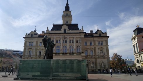 BRONZANOM MILETIĆU STARI SJAJ: Započeta restauracija jednog od najprepoznatljivijih simbola Novog Sada