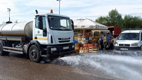 DEZINFIKOVAN PRODAJNI PROSTOR: Detaljno čišćenje kvantaške i stočne pijace u Leskovcu