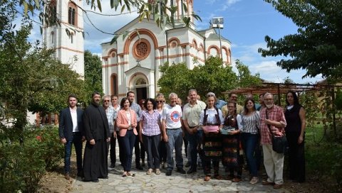 БОЖЈИ ДАР У ТРСТЕНИКУ: Родило грожђе из винограда највеће српске светиње манастира Хиландар