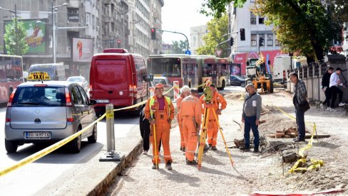 UMESTO PARKINGA TRAKA KA TUNELU: Radovi na delu Dečanske ulice, od Nušićeve do Makedonske