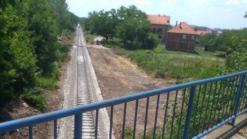 DETALJI NESREĆE KOD KOSTOLCA Mladić sedeo na šinama, kada je njega naleteo voz