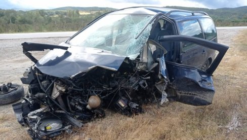 AUTO POTPUNO SMRSKAN: Jezive slike sa mesta nesreće kod Kuršumlije (FOTO)