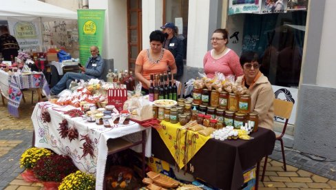 TRADICIONALNA MANIFESTACIJA U SOMBORU: Festival organske etno-hrane i pića (FOTO)