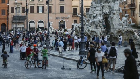 НЕМА ВИШЕ МАСКИ НА ОТВОРЕНОМ: Италија оставља само најосновније епидемиолошке мере