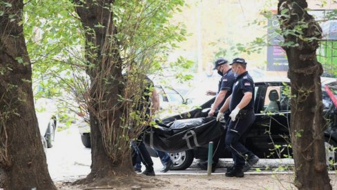 OBRT U SLUČAJU NESREĆE U PANČIĆEVOJ ULICI: Muškarac nije skočio sa zgrade, policija upravo odnela telo (FOTO)