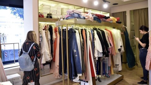 НАПЛАТА ЗА РАЗГЛЕДАЊЕ РОБЕ: Незадовољни трговци разбеснели купце