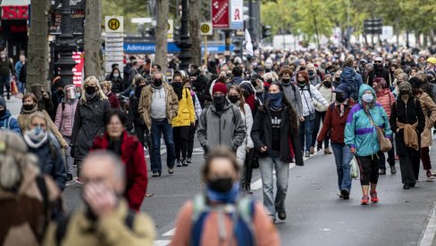 VLAST KAŽE - NIJE VREME ZA ZABAVU: “Policijski čas“ u Berlinu za barove i restorane