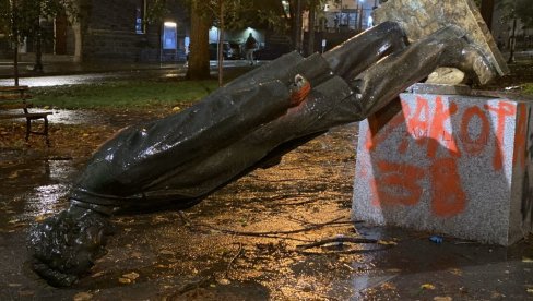 HAOS NA ZAPADU SAD: Demonstranti ruše i prave lom, Tramp ih zove Bajdenove budale (FOTO/VIDEO)