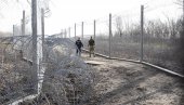 БАРИЈЕРЕ ИДУ И ИСПОД ЖИЦЕ: Мађарска ојачава ограду на граници