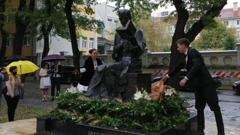 SPOMEN KAO PARADIGMA SUŽIVOTA: U Subotici otkriven spomenik biskupu Ivanu Antunoviću SPOMEN KAO PARADIGMA SUŽIVOTA: U Subotici otkriven spomenik biskupu Ivanu Antunoviću