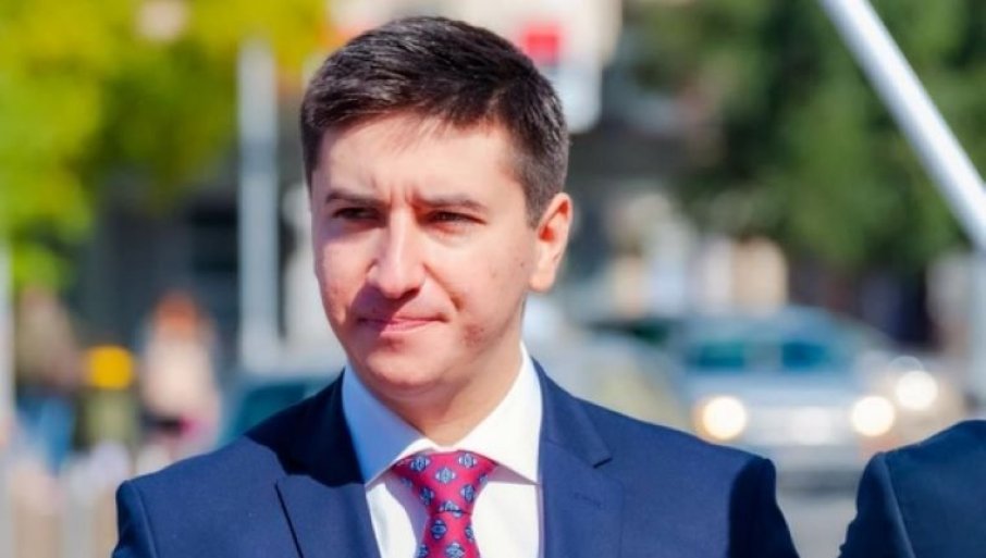 ПОКУШАВАЈУ ДА ЗАТРУ СРПСКИ ТРАГ У ЦРНОЈ ГОРИ Аналитичари за Новости: Питање је да ли је Мило Ђукановић стварно отишао са власти