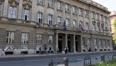 NA DELU POTPUNI RASPAD: Nekada najveća blokaderka, dekanka Filološkog fakulteta lično izbacuje zgubidane
