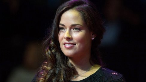СКИНУЛА СЕ АНА ИВАНОВИЋ: Српкиња ужива у чарима мора, заборавила Швајнштајгера (ФОТО)