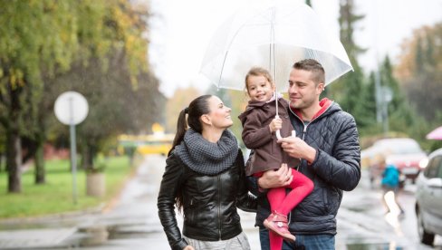 OČEVI ČUVAJU KARIJERU, A MAJKE DECU: Za 90 odsto roditelja ključni faktor promene posla je fleksibilnost radnog vremena