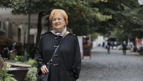 МУЗИКА ЈЕ МОЈА ТЕРАПИЈА: Примадона Радмила Смиљанић о пола века уметничке и три деценије педагошке каријере МУЗИКА ЈЕ МОЈА ТЕРАПИЈА: Примадона Радмила Смиљанић о пола века уметничке и три деценије педагошке каријере