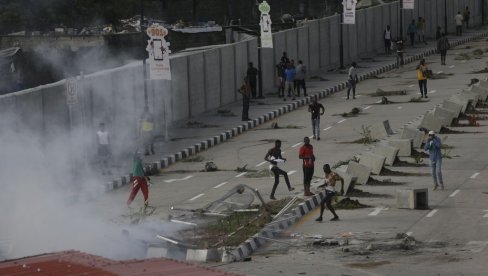 MAHANJE STRANOM ZASTAVOM TOKOM ANTIVLADINIH PROTESTA JE AKT IZDAJE : Nigerija uhapsila krojače koji su šili ruske zastave za demonstrante