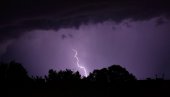 UPOZORENJE ZBOG VREMENSKIH NEPOGODA: Upaljeni meteoalarmi - očekuju se pljuskovi, grad i olujni vetar