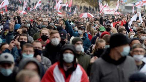 ŠOK BOMBE KOD PREDSEDNIČKE REZIDENCIJE: Beloruska policija sprovodi masovna hapšenja demonstranata (VIDEO)