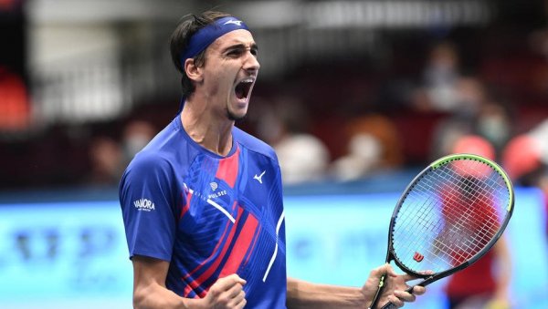 ЊИХОВ ОКРШАЈ СМО ГЛЕДАЛИ ПРЕ ПЕТ ГОДИНА У КНЕЖЕВИНИ: Италијан је елиминисао српског тенисера!