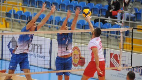 ПРВА МЕЧ ЛОПТА: Раднички савладао Војводину у првом полуфиналном мечу