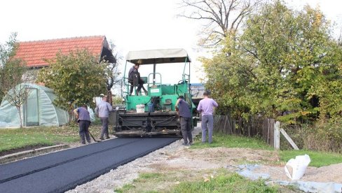 OD ŠKOLE I CRKVE DO ASFALTA: Opština Ugljevik samo u Bogutovo selo ulaže pola miliona KM