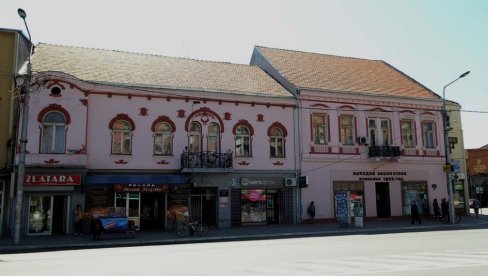 NOVI ČITALAC NA SVAKIH PETNAEST MINUTA: Nezabeleženo interesovanje Jagodinaca  za člastvo u biblioteci (FOTO)