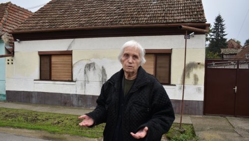 VIŠEGODIŠNJE MUKE KIKINĐANKE: Ireni noću nepoznati počinioci farbom prljaju fasadu kuće i unose joj strah (FOTO)