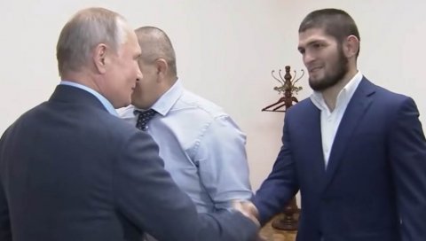 ПУТИН ОДЛИКУЈЕ НУРМАГОМЕДОВА: Хабиб не воли Русију – само ислам, а узима ореден који су добили пре њега само троје спортиста