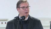 VUČIĆ OBIŠAO RADNIKE NA IZGRADNJI NOVE KOVID BOLNICE: Sutra će nam biti najteži dan! (VIDEO) VUČIĆ OBIŠAO RADNIKE NA IZGRADNJI NOVE KOVID BOLNICE: Sutra će nam biti najteži dan! (VIDEO)