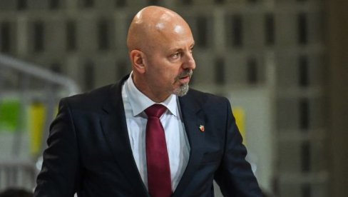 АРЕНА ЗАГРМЕЛА: Ево како је Саша Обрадовић дочекан по повртаку у Црвену звезду (ВИДЕО) АРЕНА ЗАГРМЕЛА: Ево како је Саша Обрадовић дочекан по повртаку у Црвену звезду (ВИДЕО)