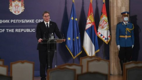 VUČIĆ URUČIO ODLIKOVANJA: Pokušao sam da se makar delimično zahvalim svima koji su spašavali tuđe živote rizikujući svoje (VIDEO)