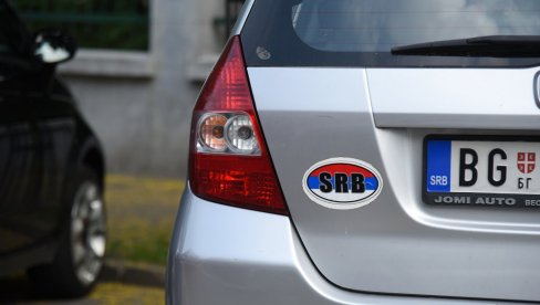 IMA LI OVO SMISLA? Slika iz Beograda izazvala burne reakcije - oštećen automobil, a ovo je razlog (FOTO)