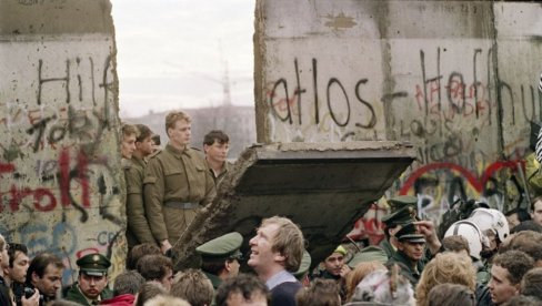 FELJTON - SUDBONOSNA 1989. I KRAJ SOVJETSKE ERE: Kriza autoritarizma nije počela Gorbačovljevom „perestrojkom” ili padom Berlinskog zida FELJTON - SUDBONOSNA 1989. I KRAJ SOVJETSKE ERE: Kriza autoritarizma nije počela Gorbačovljevom „perestrojkom” ili padom Berlinskog zida
