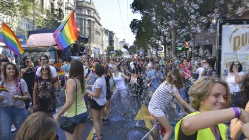 ISTOPOLNI PAROVI U HRVATSKOJ MOGU DA USVAJAJU DECU: Ustavni sud u Zagrebu doneo istorijsku odluku