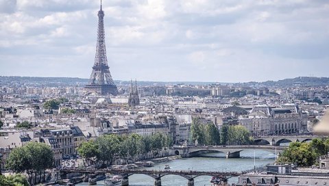 КОВИД ОДНЕО СТО ХИЉАДА ЖИВОТА: Француска премашила мрачни праг жртава пандемије (ФОТО)